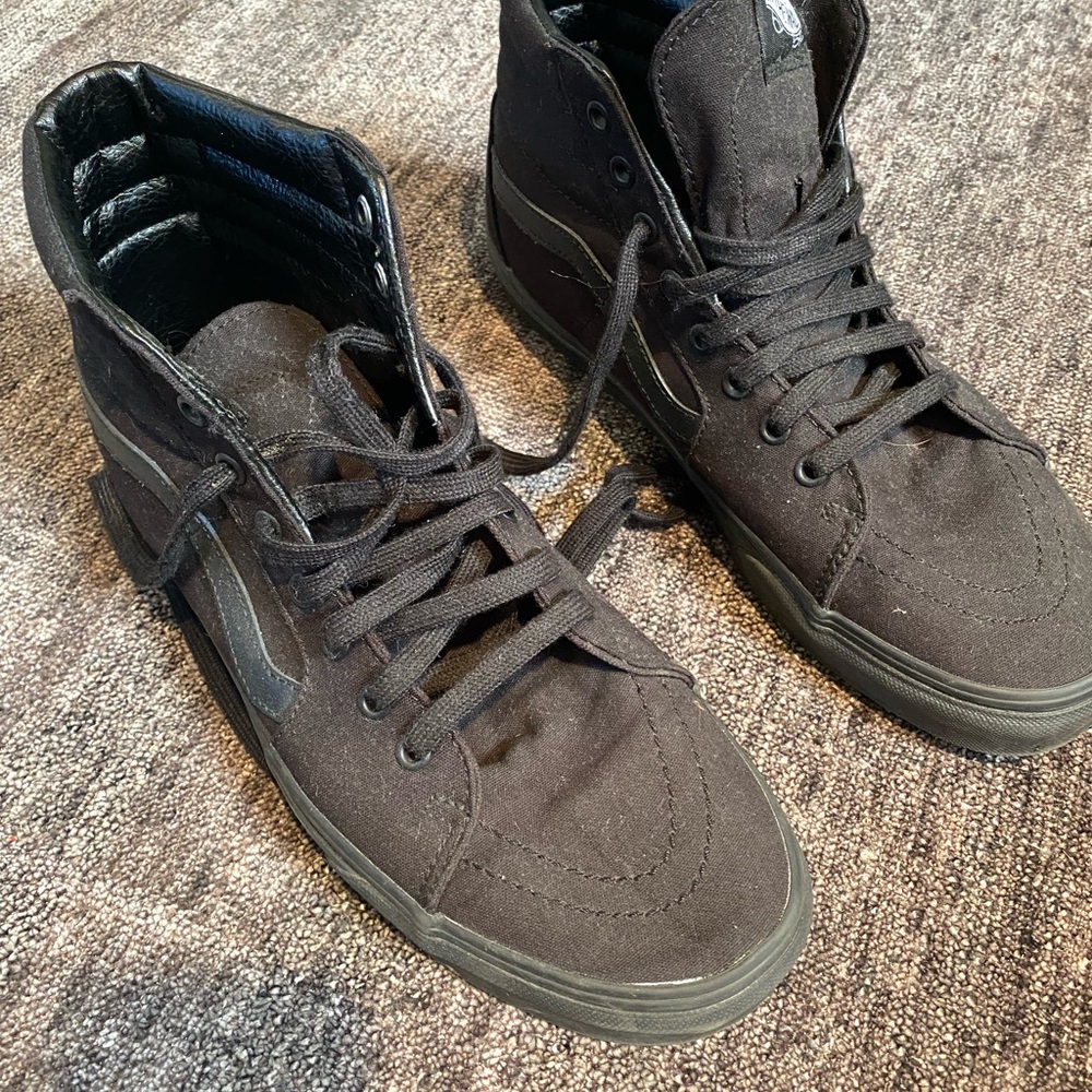 Mens US 11 VANS Hightop Skateboard Shoes